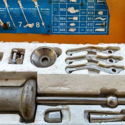 Puller for car repairs