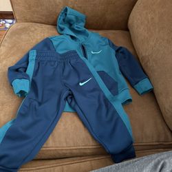 2t Nike Set