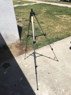 Camera tripod