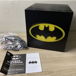 Batman Black Cooler Mini Fridge 6.7L Single Lightup Logo Door 9 Can ACDC