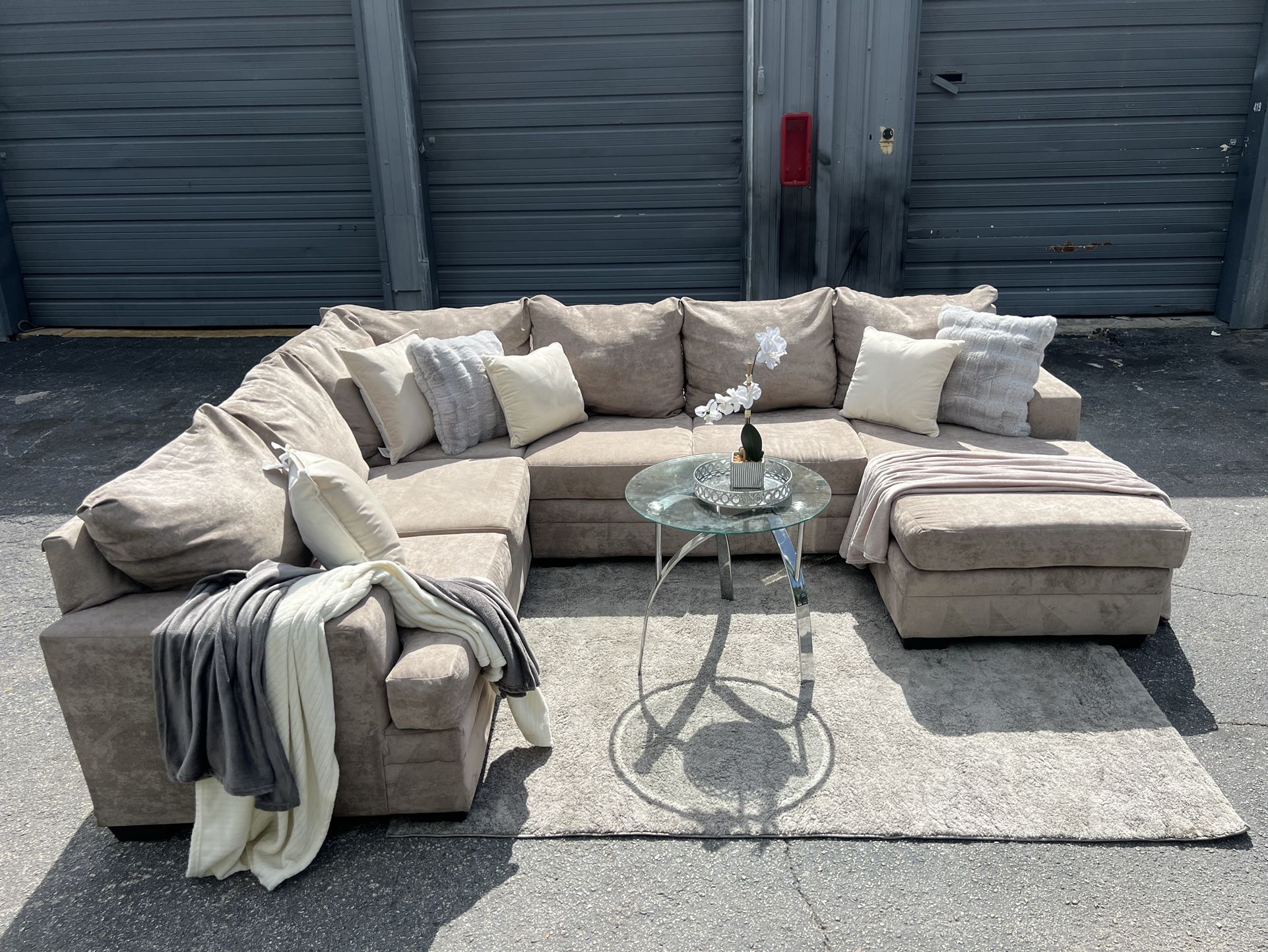Sectional/couch/sofa,Tan/Taupe,96x126x62, Delivery Available