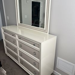 Bedroom Furniture $100