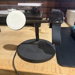 Belkin MagSafe 3-in- 1 Charging stand 