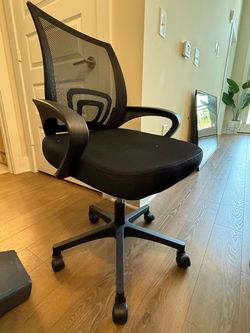 Black office chair