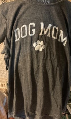 Dog Mom t shirt size M