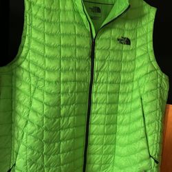 XL Men’s North Face Vest!