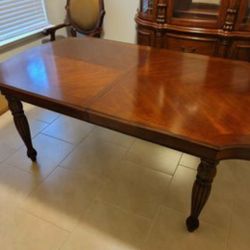 Wood Table 4-6 People 