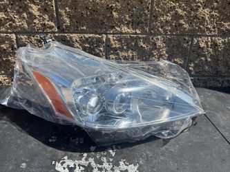 TOYOTA PRUIS V RIGHT HEADLIGHT 2015