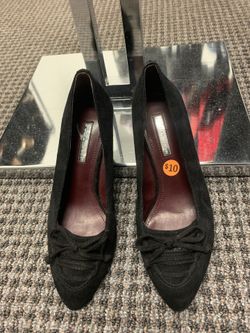 BCBG wedge closed toe shoes. Size 7