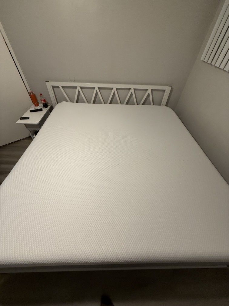 King Zize Bed With Mattress 