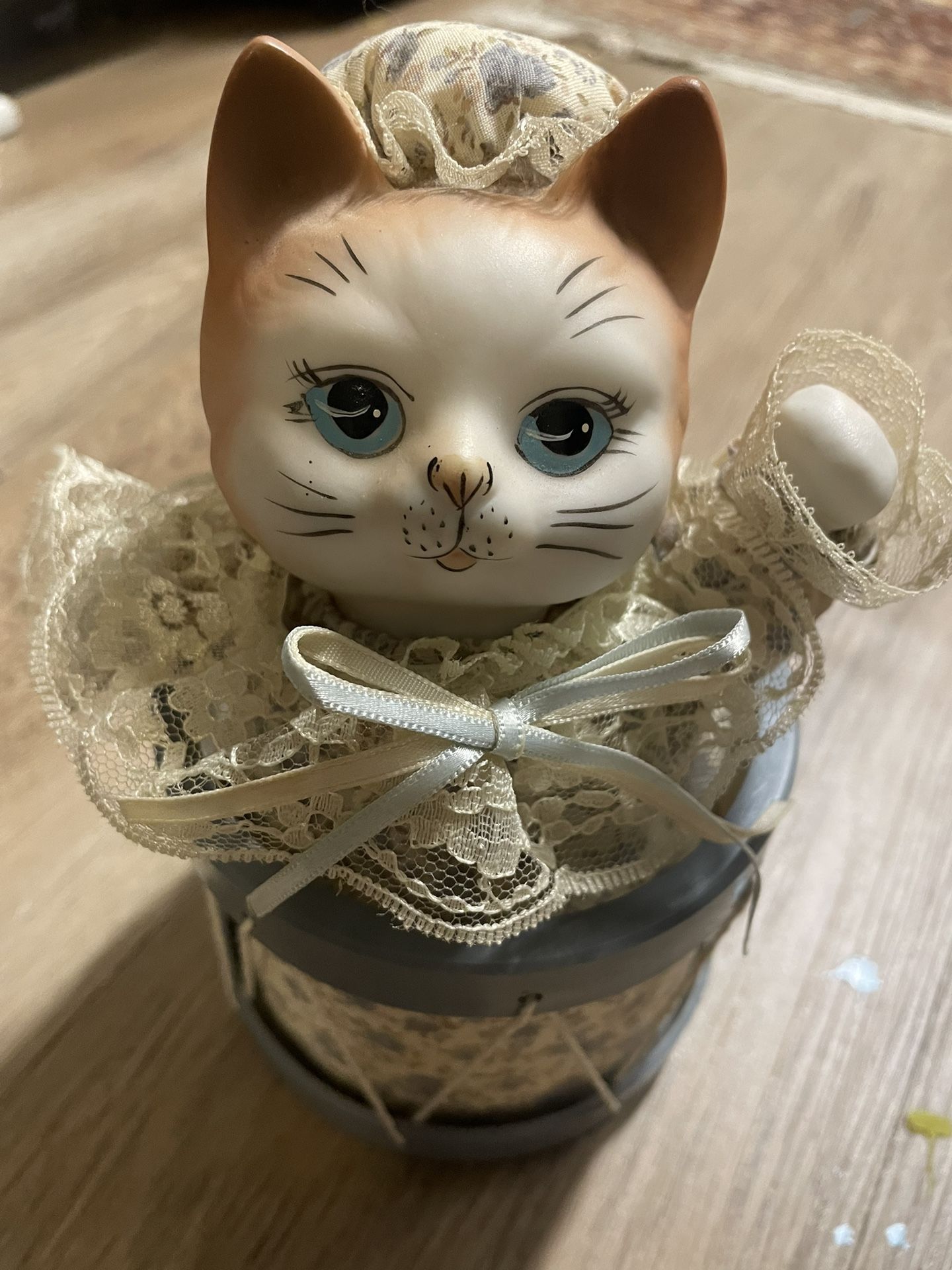 Vintage Porcelain Cat Figurine in Drum Music Box Animated Movement “Memories”