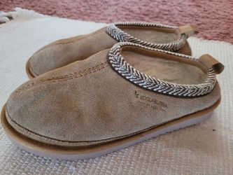 Ugg slippers size 3y