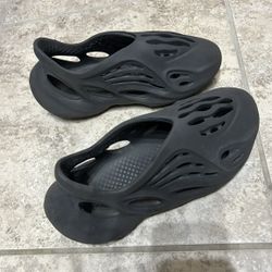 Yeezy “ONYX” Foam Runners 