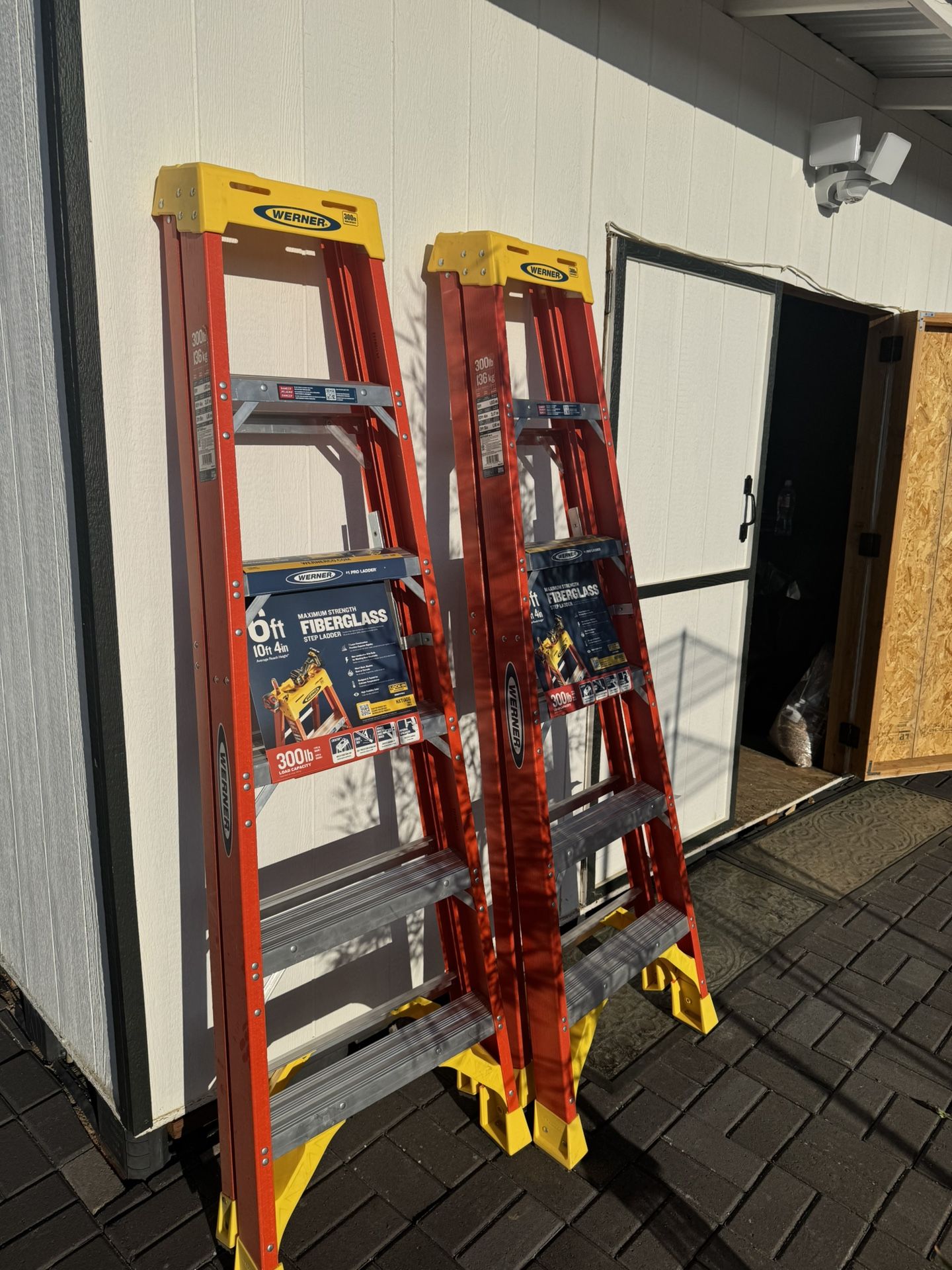6ft Fiberglass Ladder