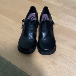 Juniors Skechers Shoes, Size 4, Very Good Condition 