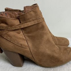 Call It Sping womens size 11 suede ankle booties 3” heel boots 