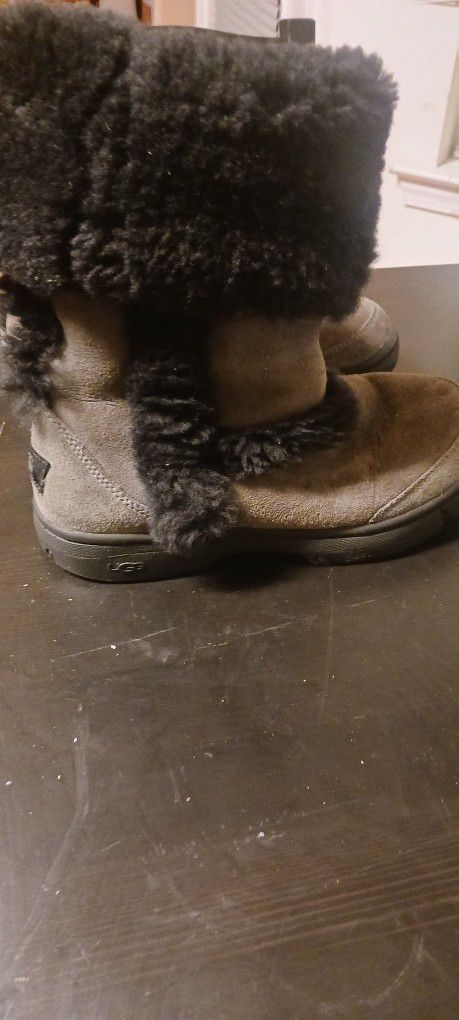 UGG BOOT Size 8 