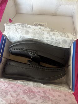 Boy dressing shoes