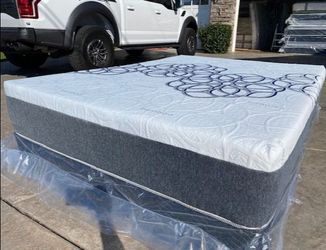 Full Bamboo Hybrid Cool Gel Memory Foam Mattress!!