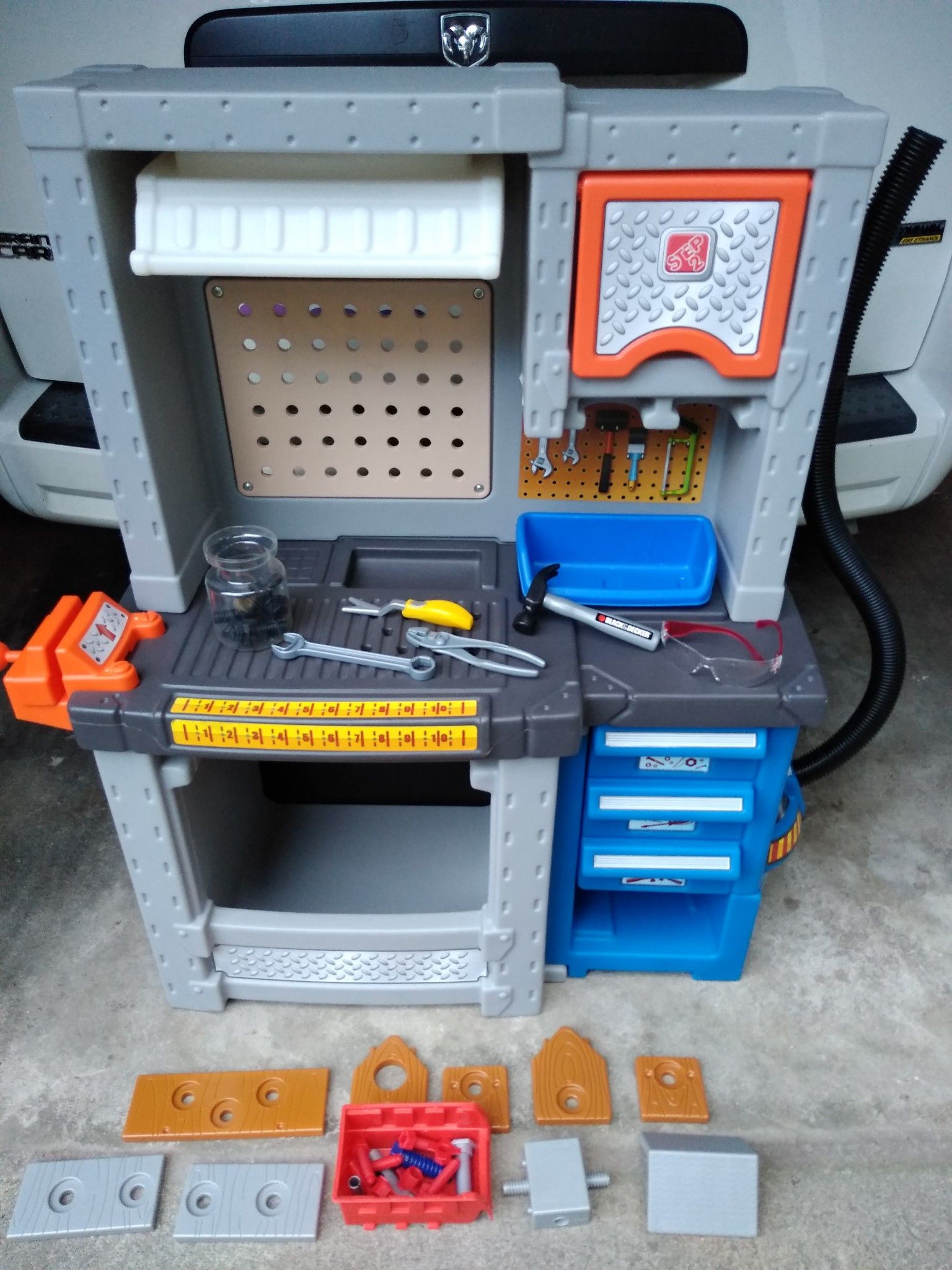Step2 Deluxe Toy Workshop / Tool Bench