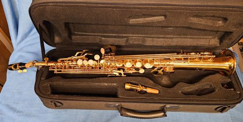 B USA SOPRANO SAXOPHONE WITH PADDED CASE