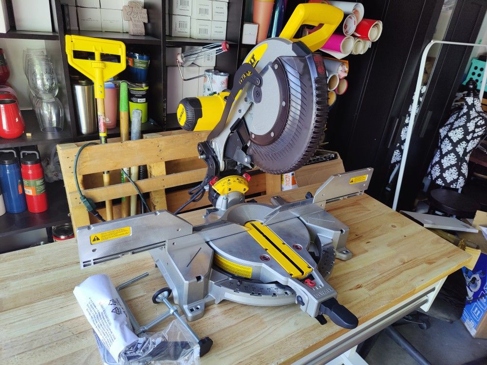 DeWalt 12" Dual Bevel Compound Miter Saw 