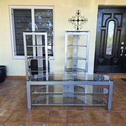 Set for TV and 2 towers in glass