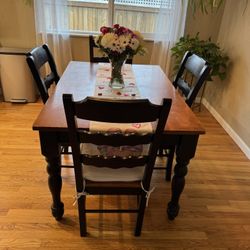 Dining Table With Leaf & Matching Hutch 