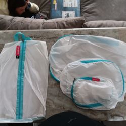 Packing cubes pack of 4 white and blue