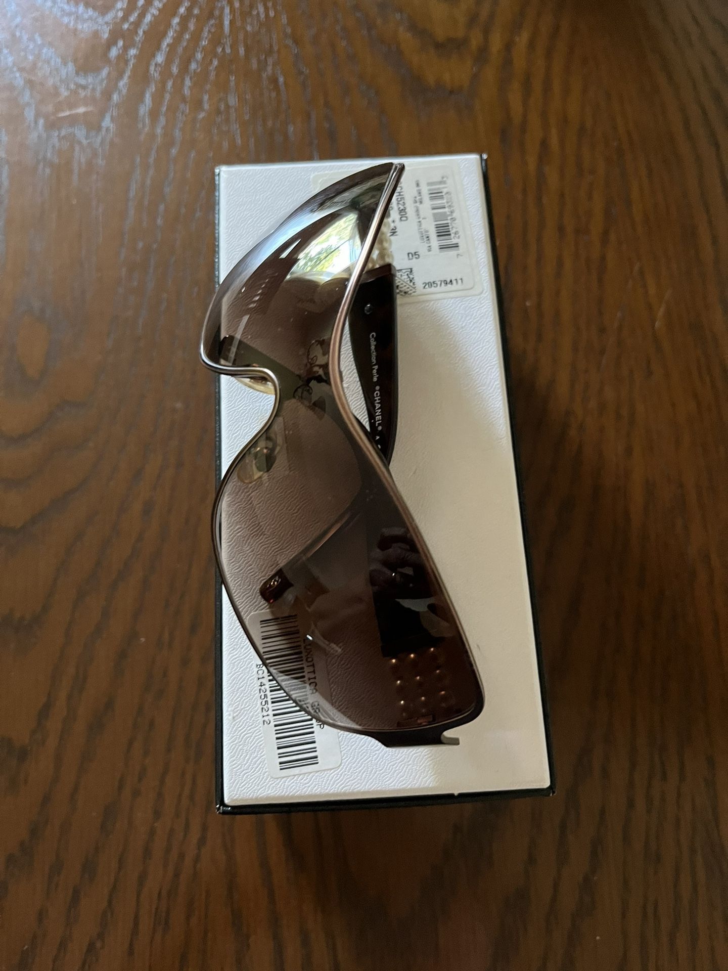 There Very Beautiful Sunglasses For Woman’s Made By CHANEL Made in Italy The Color Is Brown