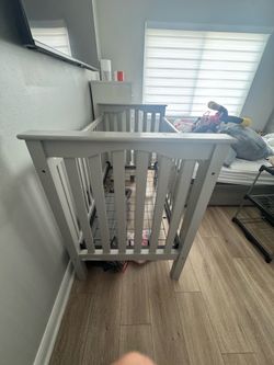 baby crib