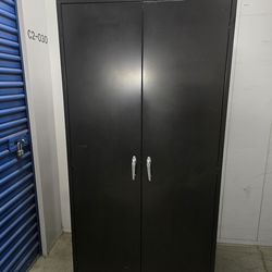 Solid metal storage cabinet with key