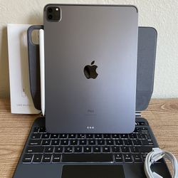 iPad Pro 11” (M1 chip / 2021 model) 3rd Generation 1TB with keyboard case,  pen & Accessories 