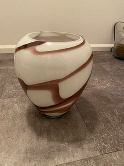 Glass artistic vase