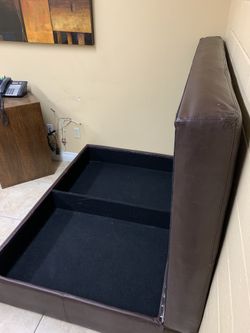 Center piece ottoman