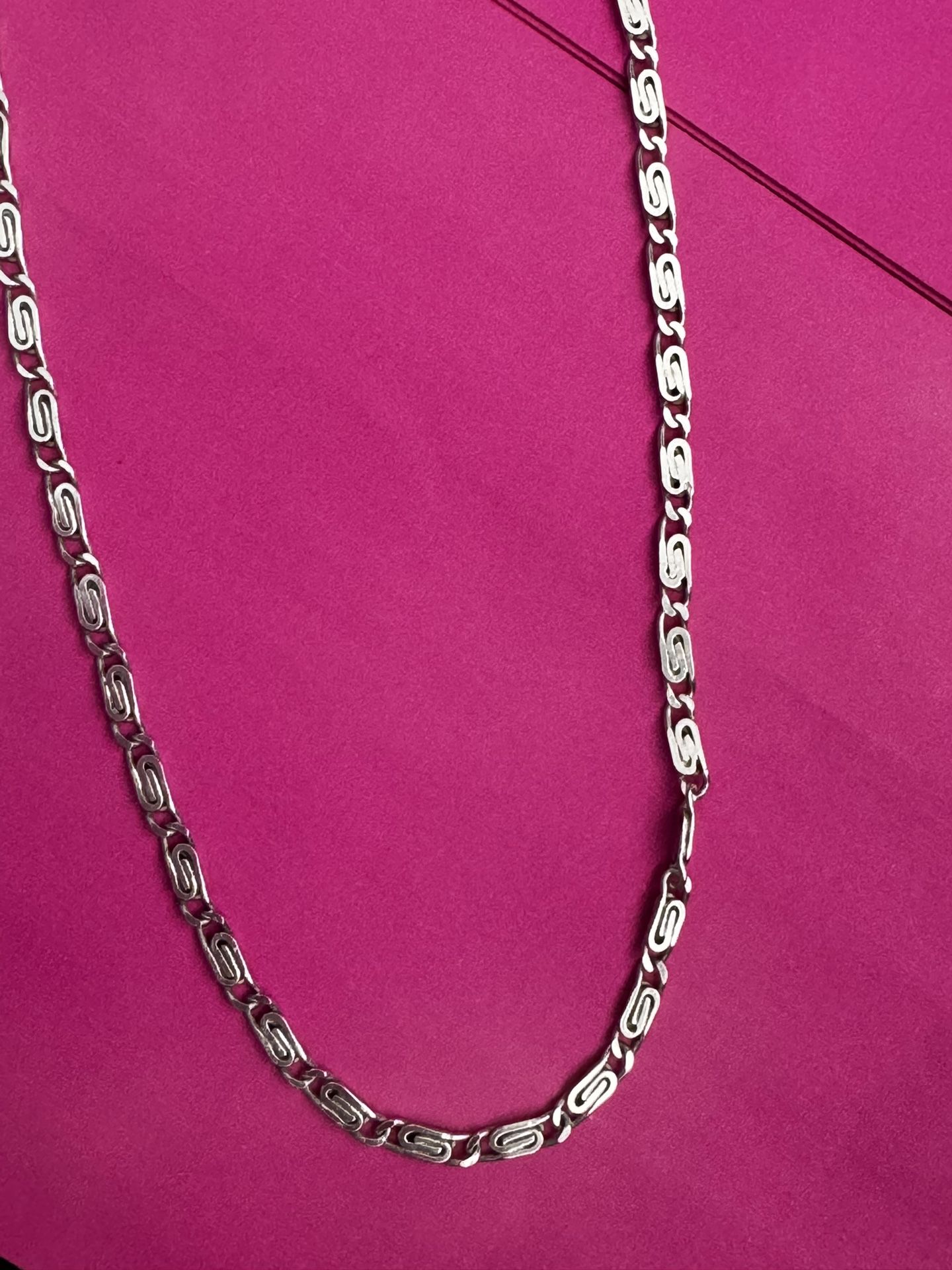 Vintage sterling silver 925 chain necklace  In great condition  16.43 grams  Approx 24 inches in length