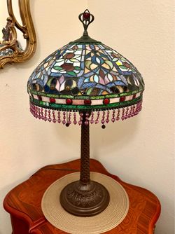 Tiffany-Style Stained Glass Table Lamp