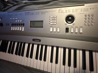 Large Yamaha YPG-235 76-Key Electronic Keyboard with power cable