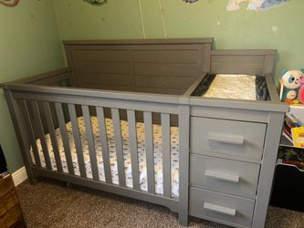 Weathered Grey Sorelle 4 in 1 convertible crib with mattress