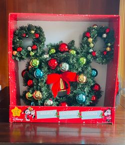30” Pre-lit Disney Wreath