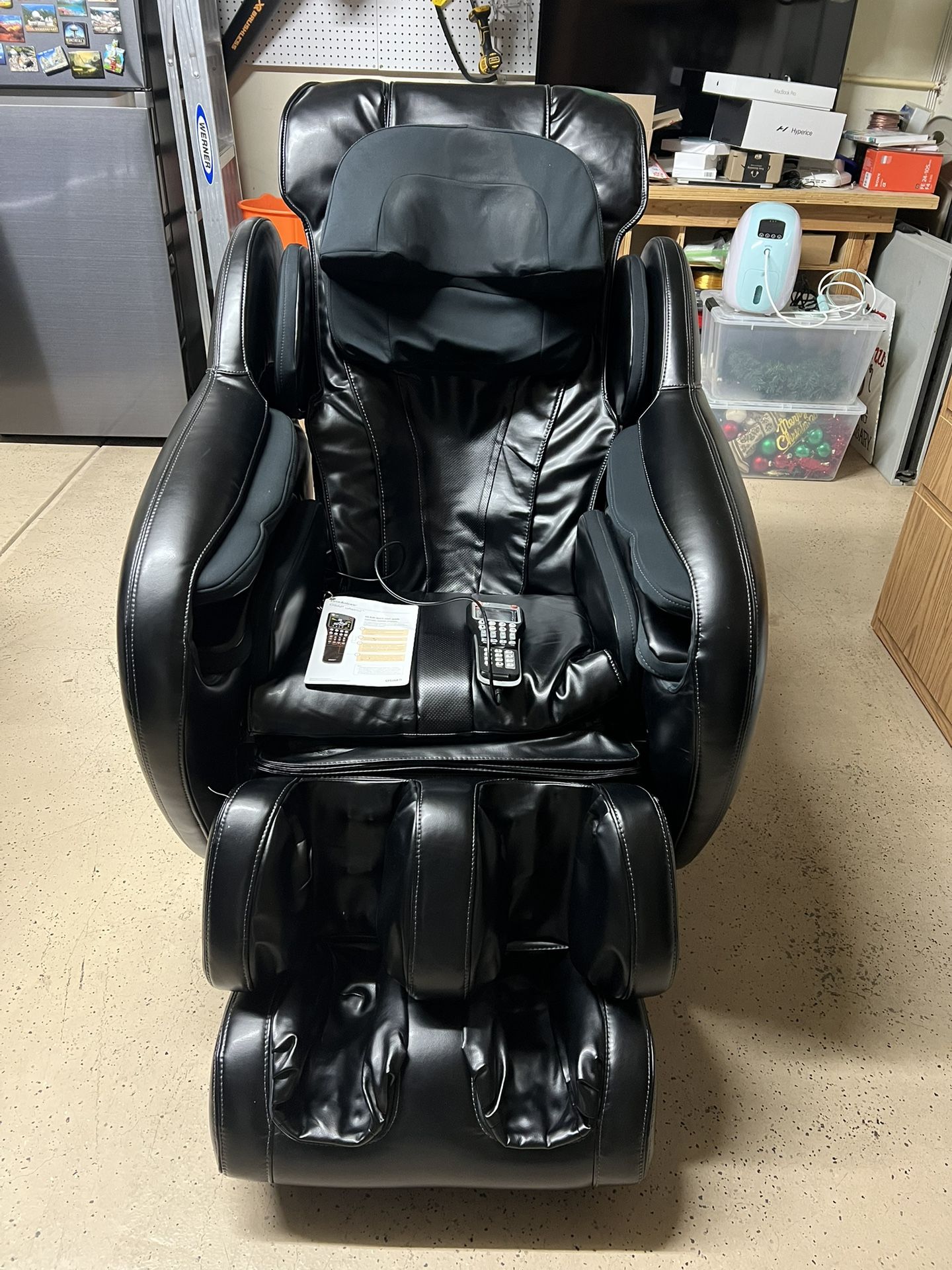 Brookstone Osim UAstro2 Massage Chair