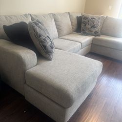 Ashley Furniture Gray L-Shaped Sectional Sofa w/ Chaise & Pillows – Excellent Condition! 