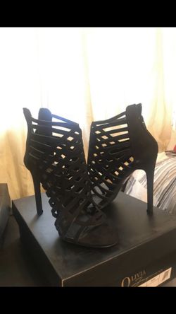 Black heels size 8
