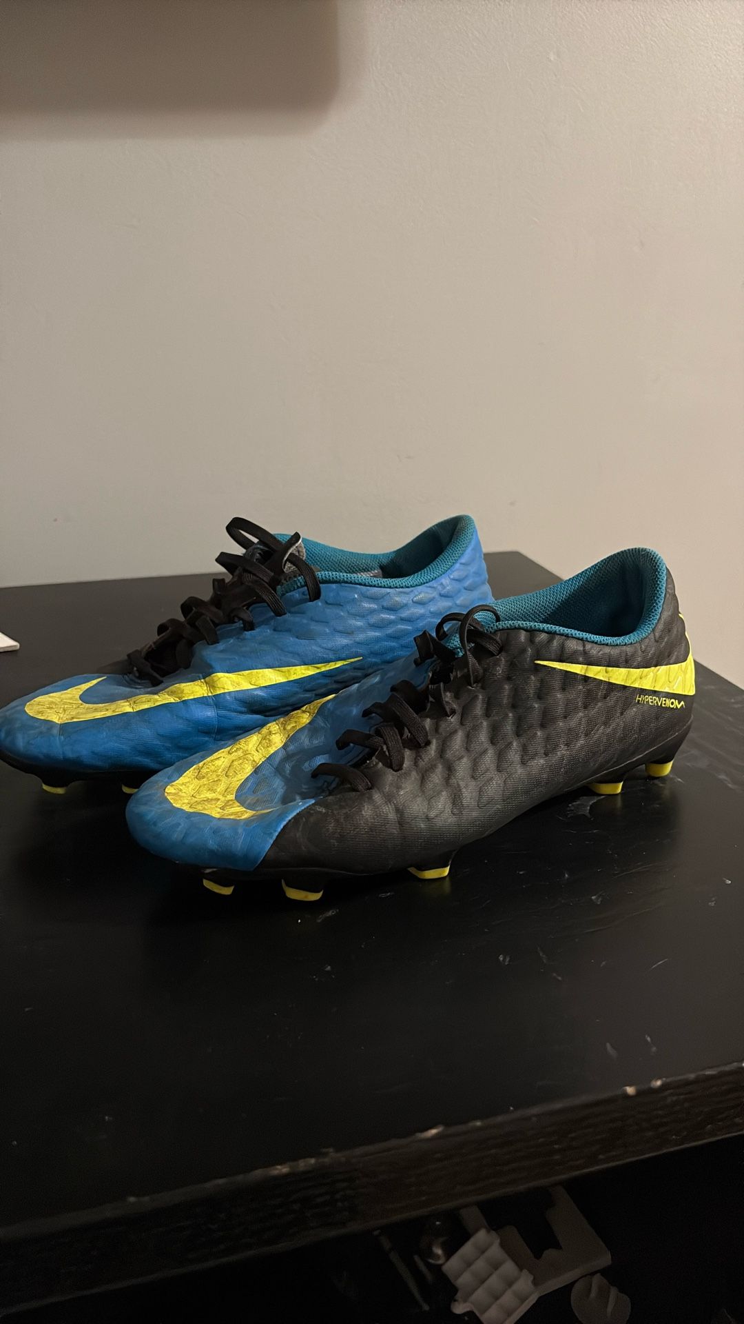 NIKE HyperVenom Soccer Cleats Vibrant Blue Black Yellow Swoosh Size 9