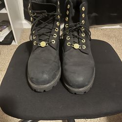 Black Timberlands Size Is 10.5