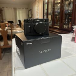 Fujifilm X100V Camera - Black (Fuji)