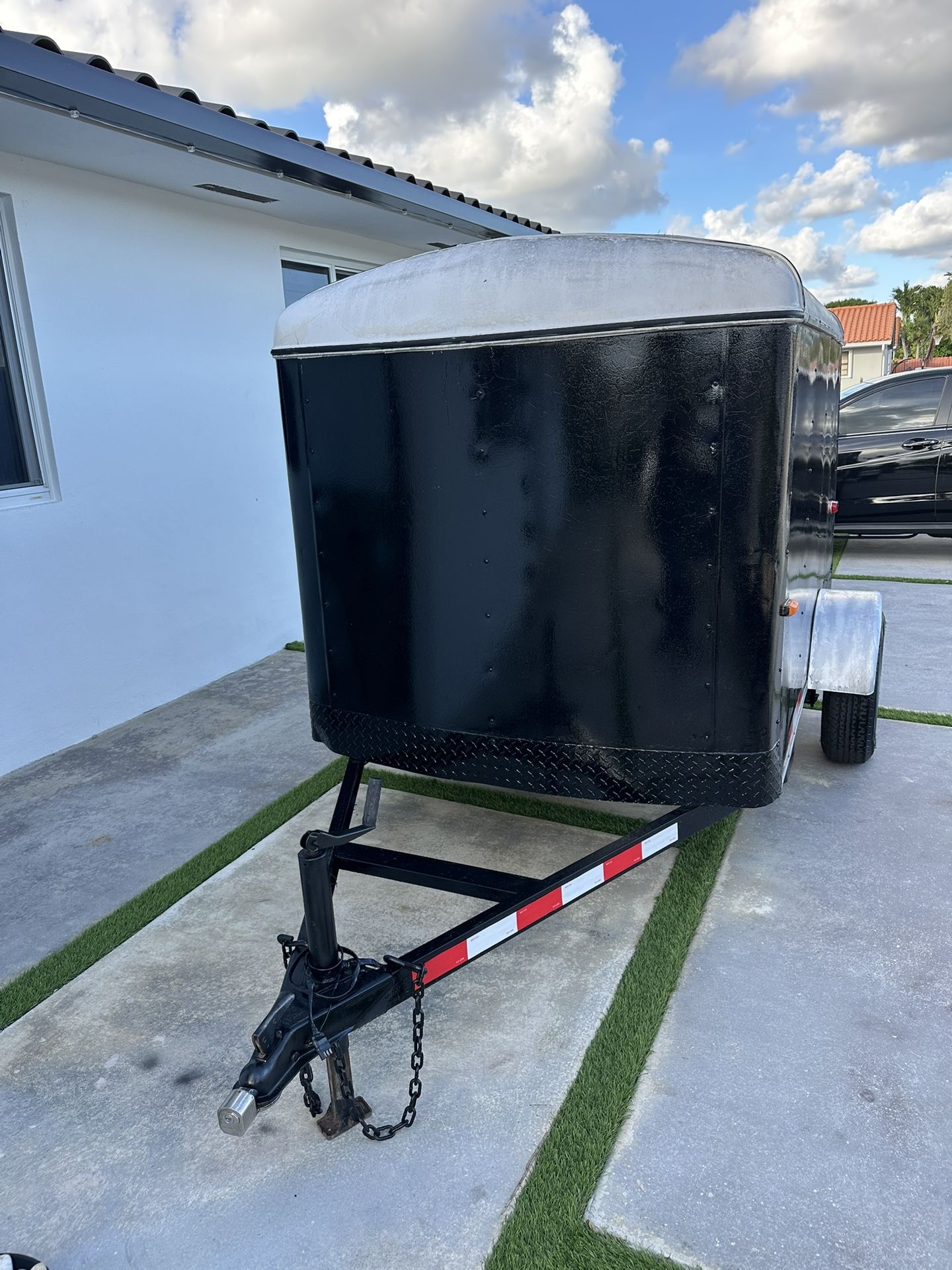 ENCLOSED TRAILER 5x8