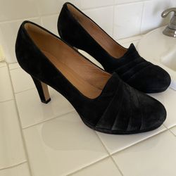Clarks Women’s Suede Heels-like New, Size 9