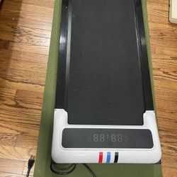 Walking Pad Treadmill With Remote Control For Speed Settings