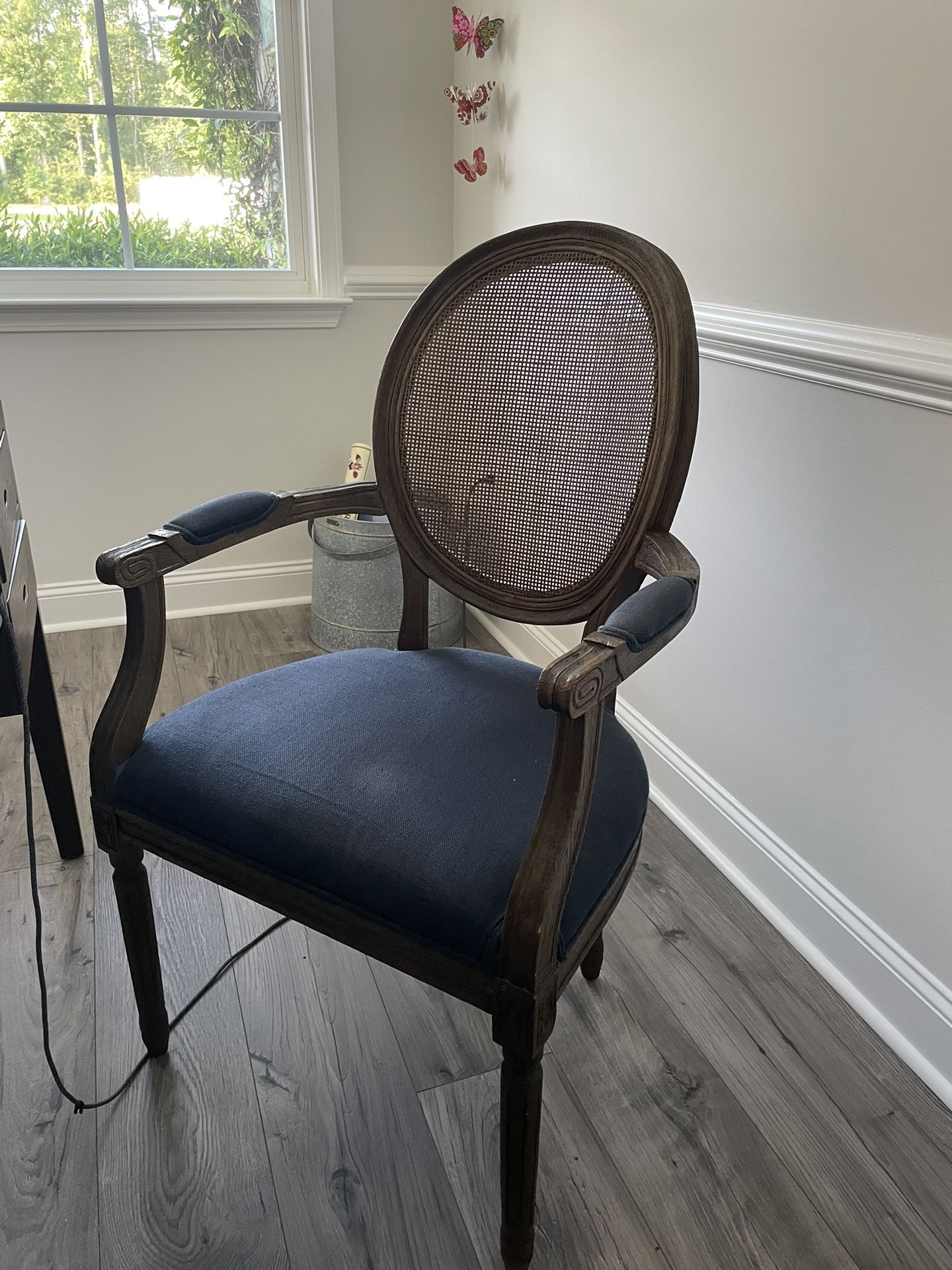 Accent chair